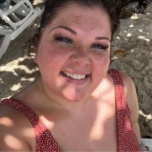 Meet your Posher, Abigail